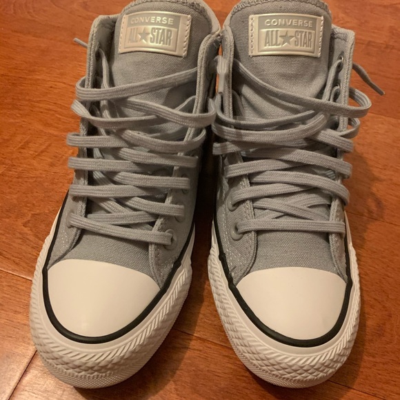 NWOT Women’s Converse - Picture 2 of 4